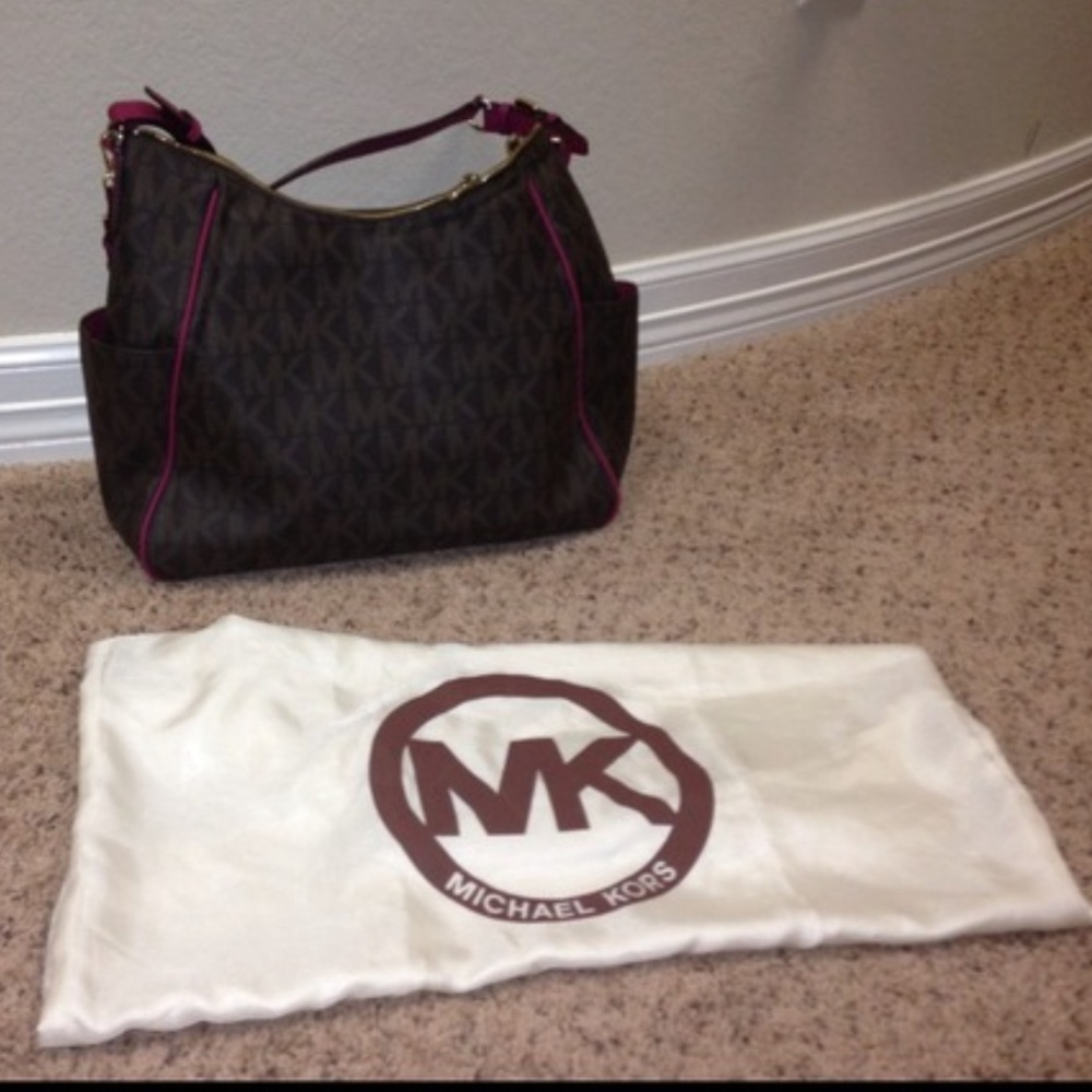 Authentic MK shoulder bag. Chocolate and cranberry